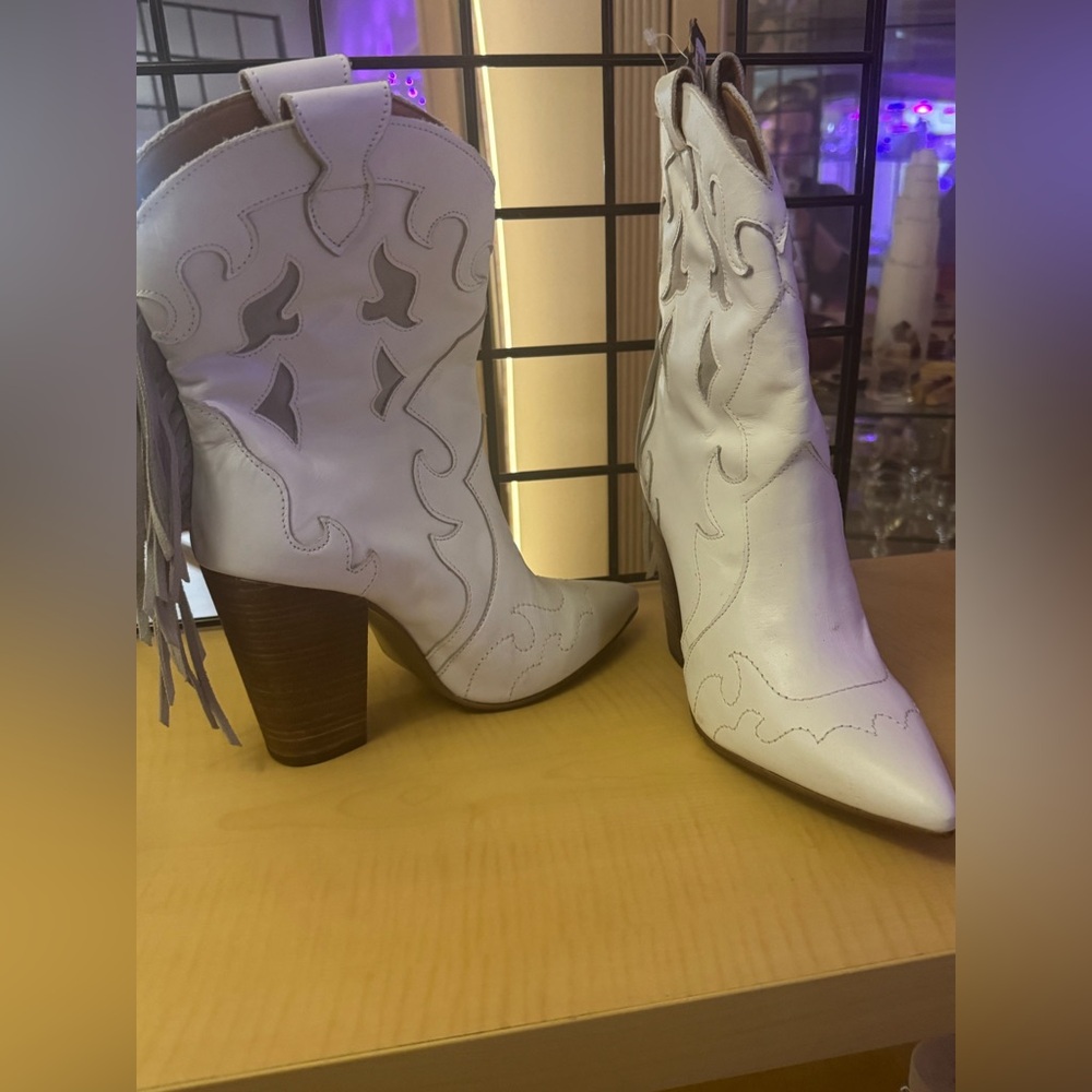 Womens Dingo White cowboyy boots